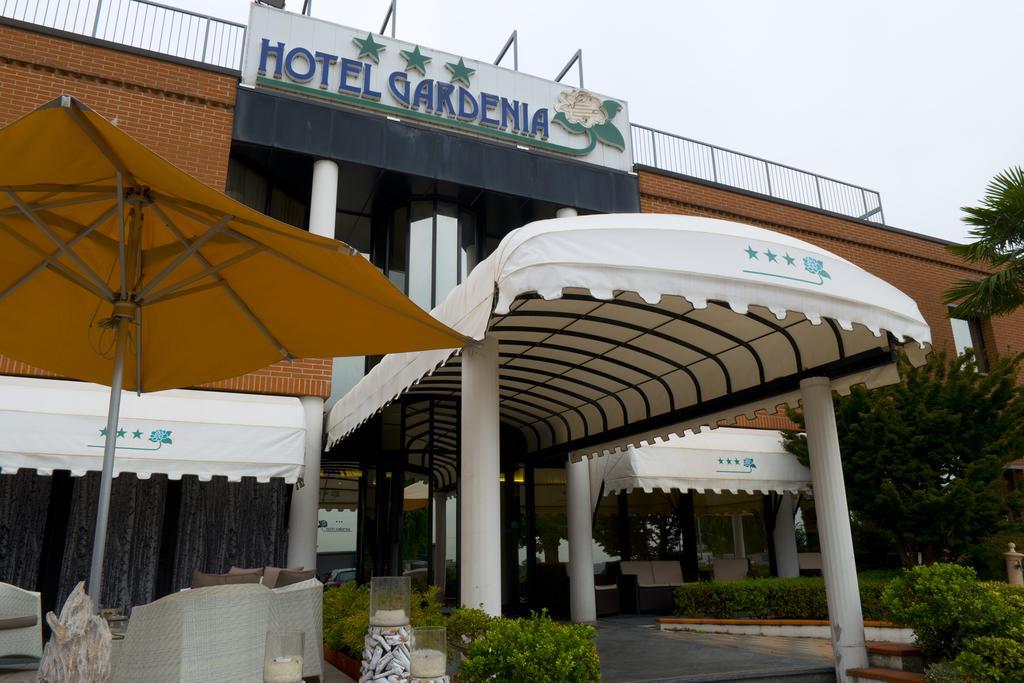 Hotel Gardenia Cermenate Exterior photo